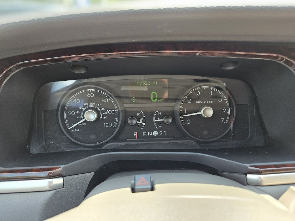 2011 Lincoln Town Car Image 17