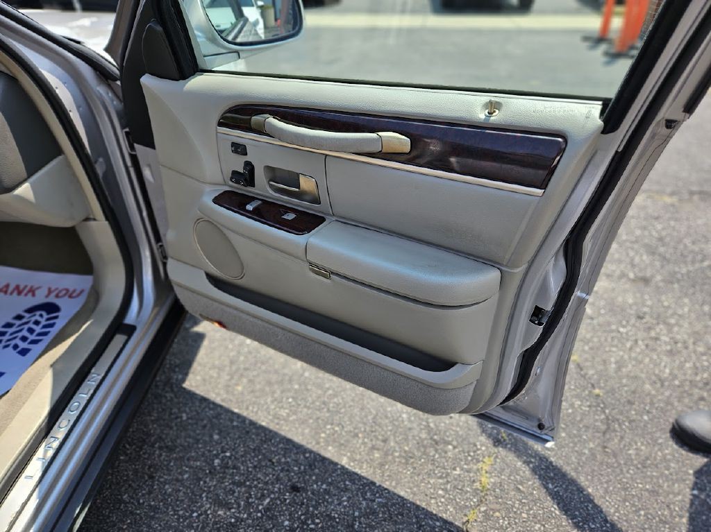 2011 Lincoln Town Car Image 34