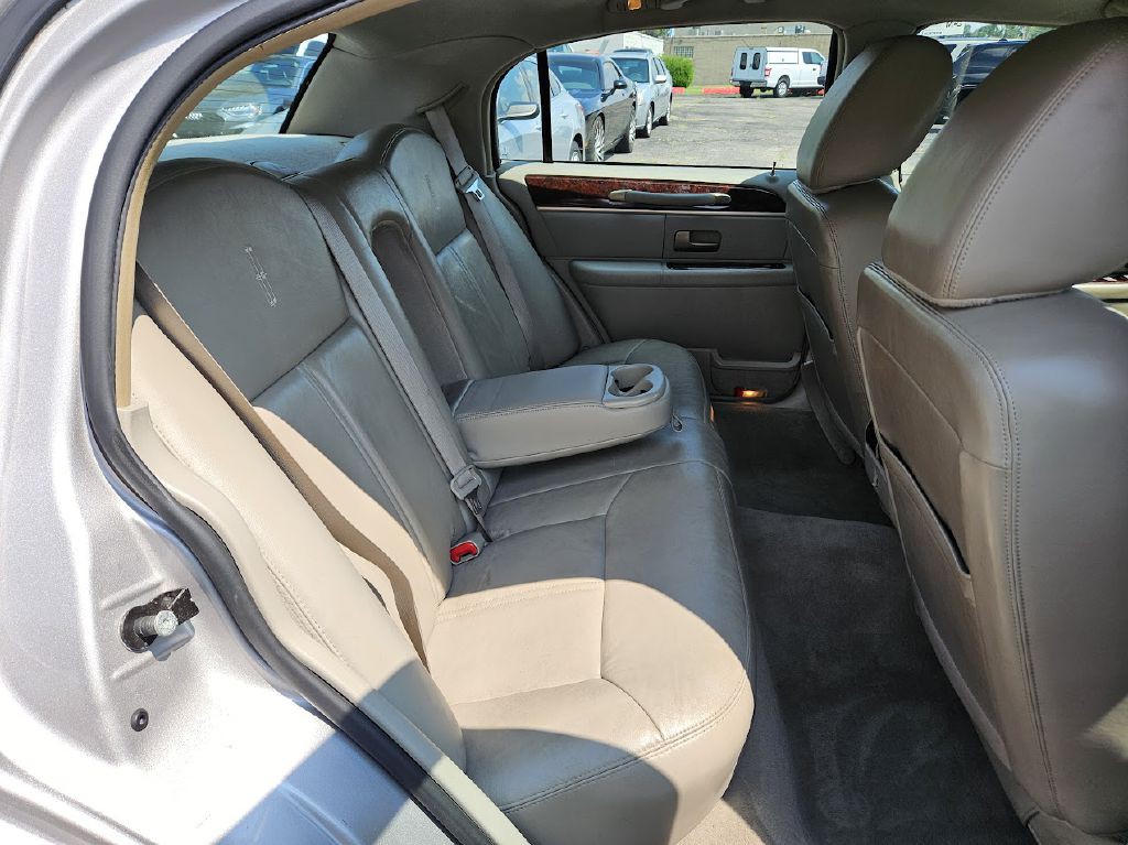 2011 Lincoln Town Car Image 36