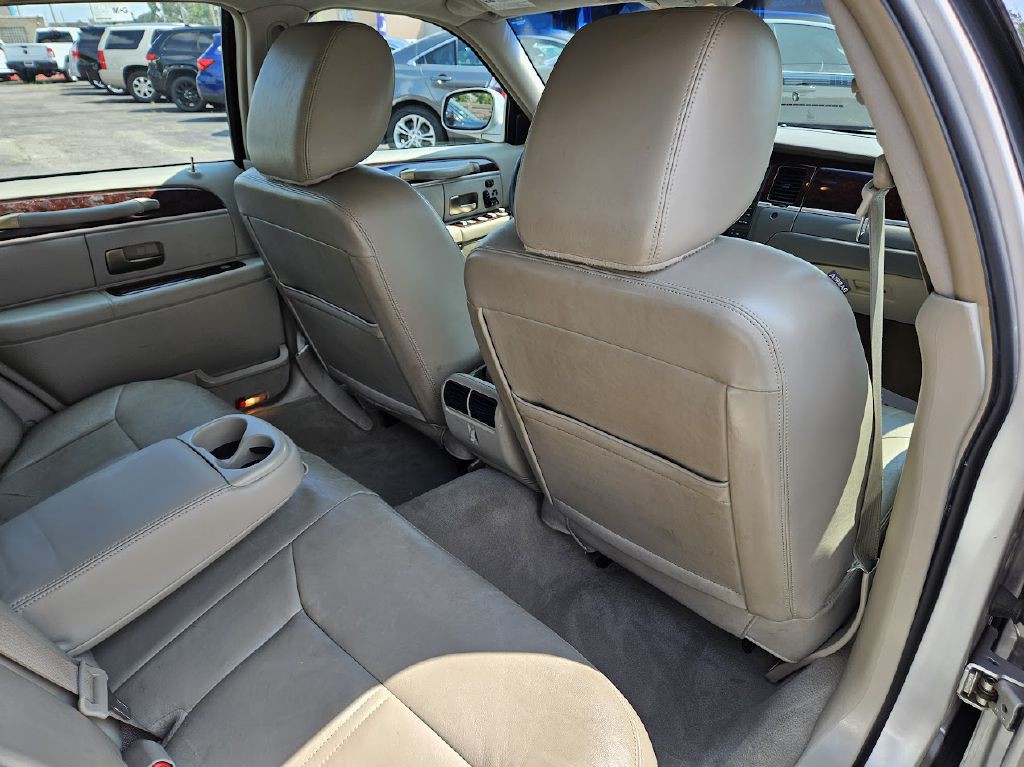 2011 Lincoln Town Car Image 37