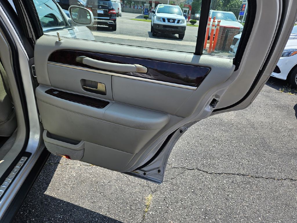 2011 Lincoln Town Car Image 39