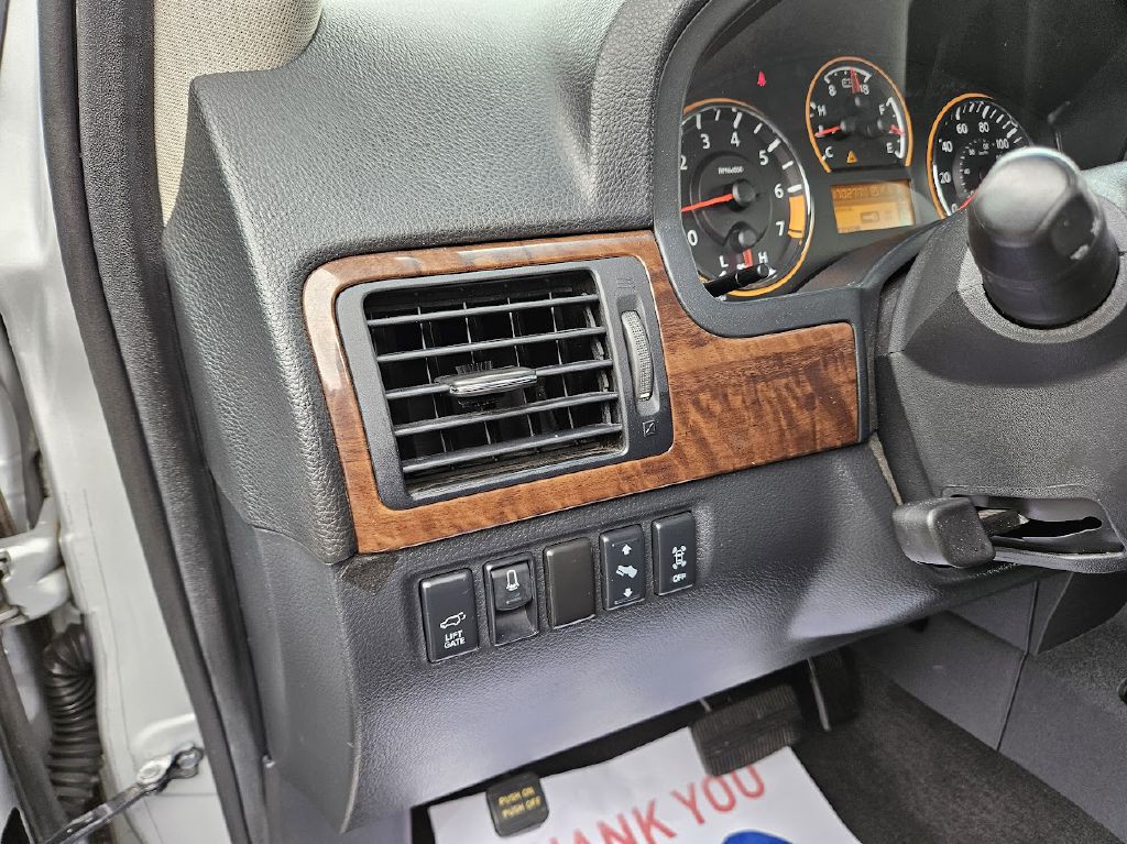 2014 Nissan Armada Image 13