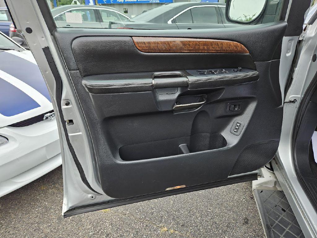 2014 Nissan Armada Image 15