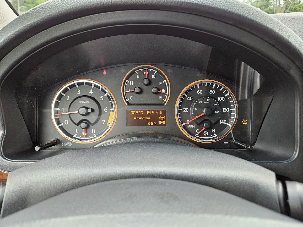 2014 Nissan Armada Image 18