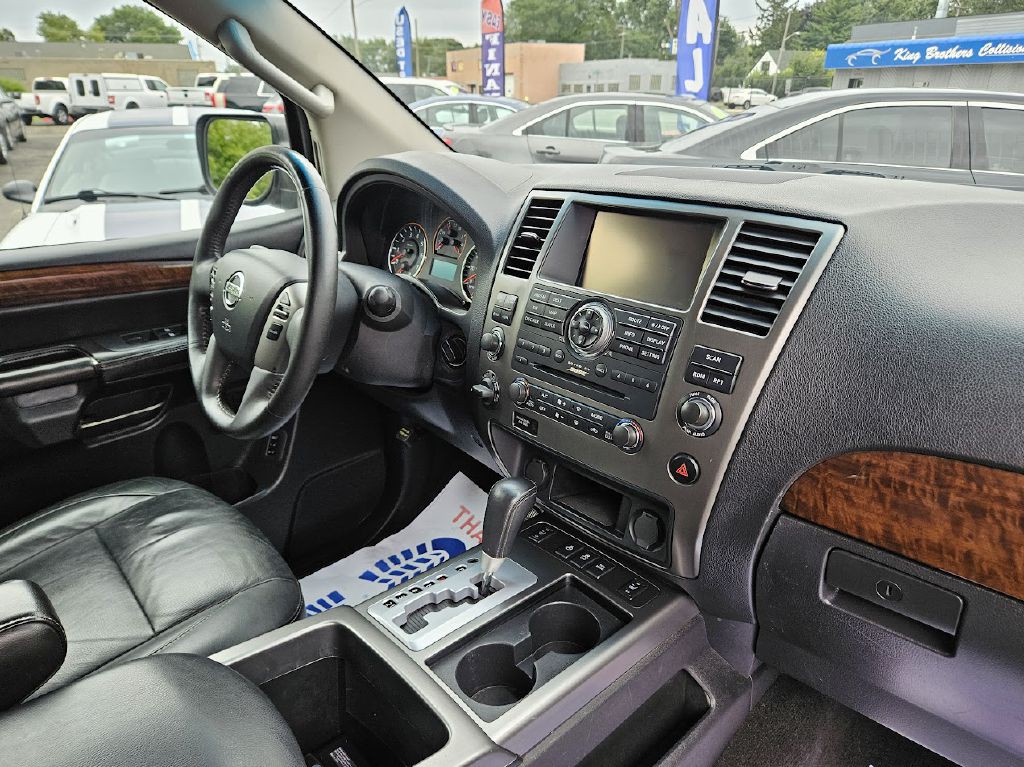 2014 Nissan Armada Image 38