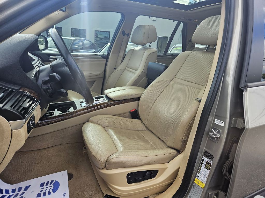 2010 BMW X5 Image 16