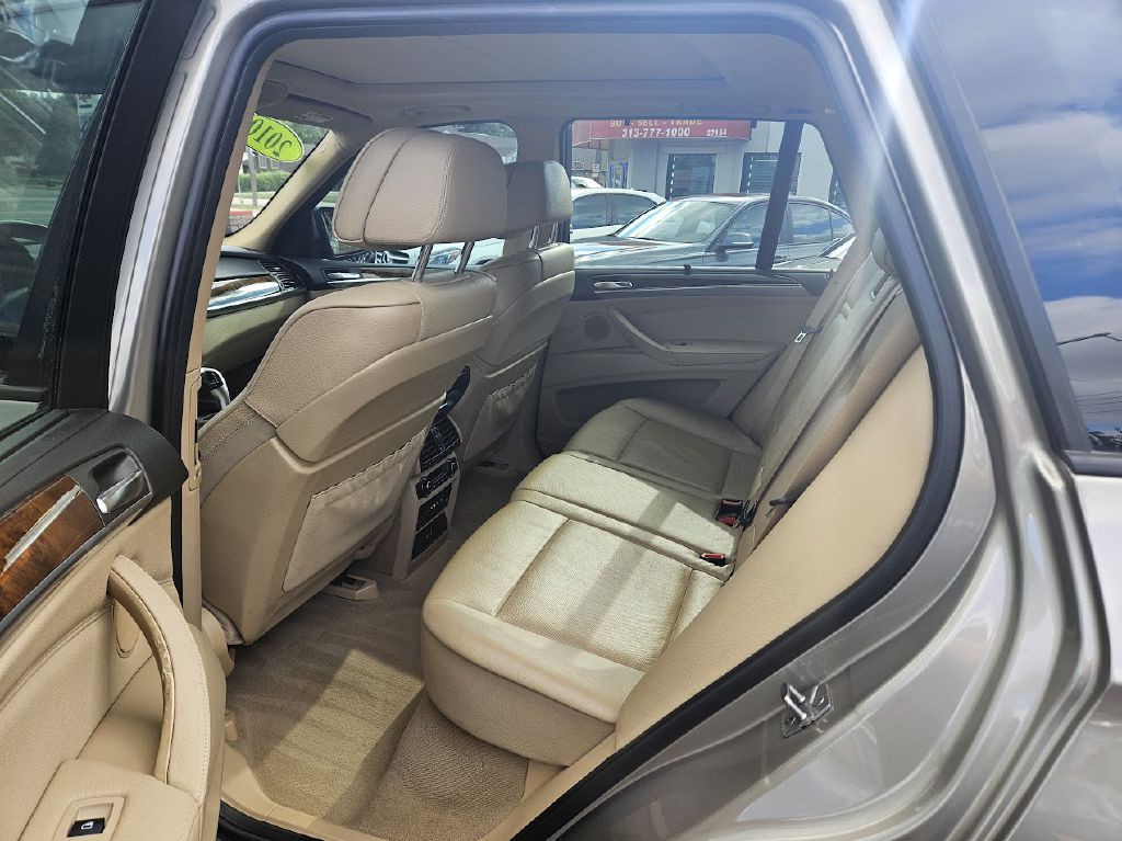 2010 BMW X5 Image 28