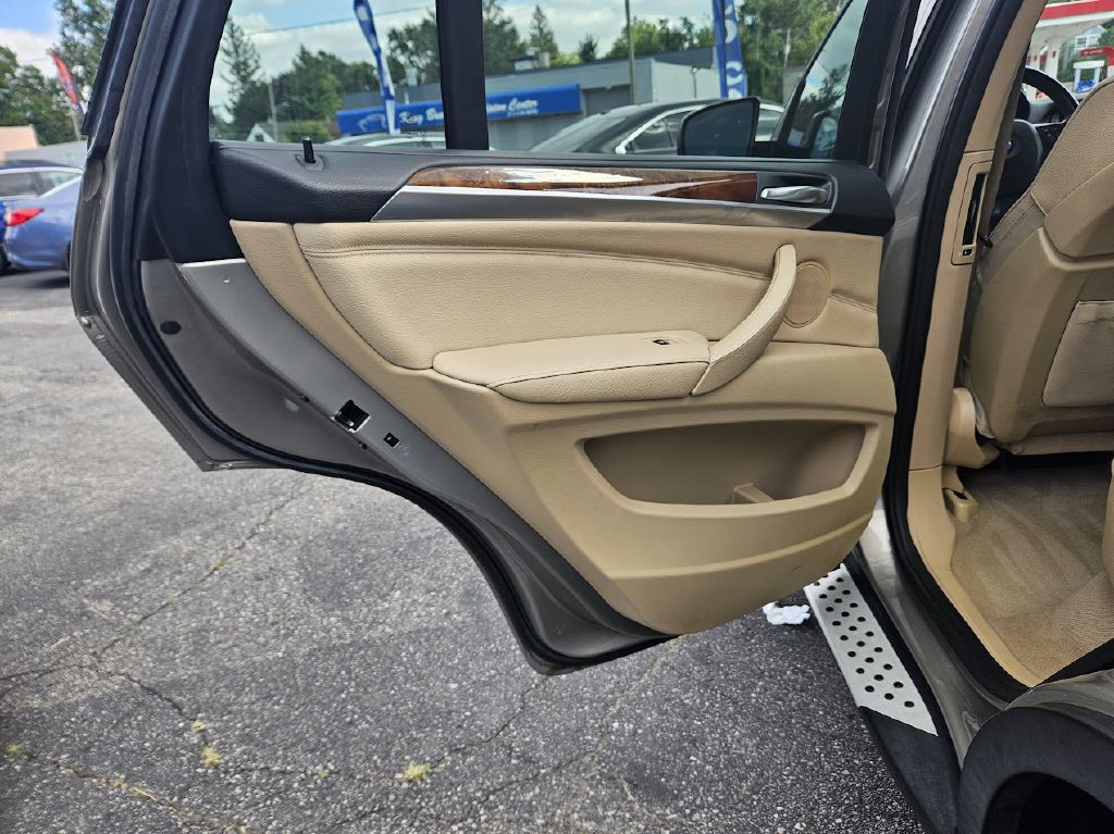 2010 BMW X5 Image 30