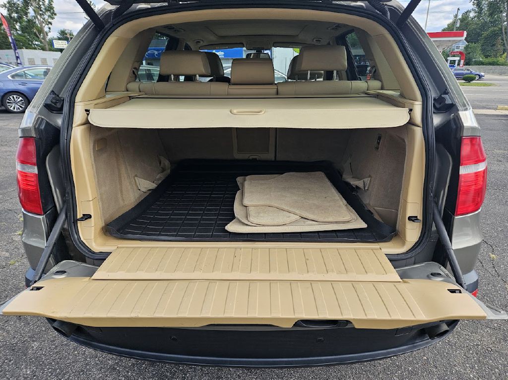 2010 BMW X5 Image 32