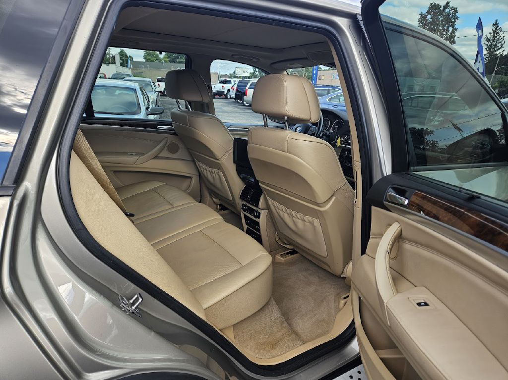 2010 BMW X5 Image 40