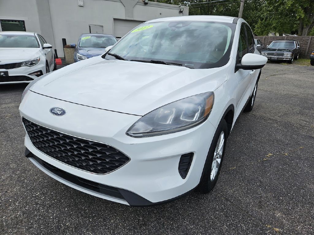 2021 Ford Escape Image 2