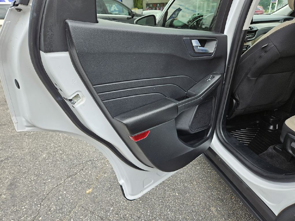 2021 Ford Escape Image 32