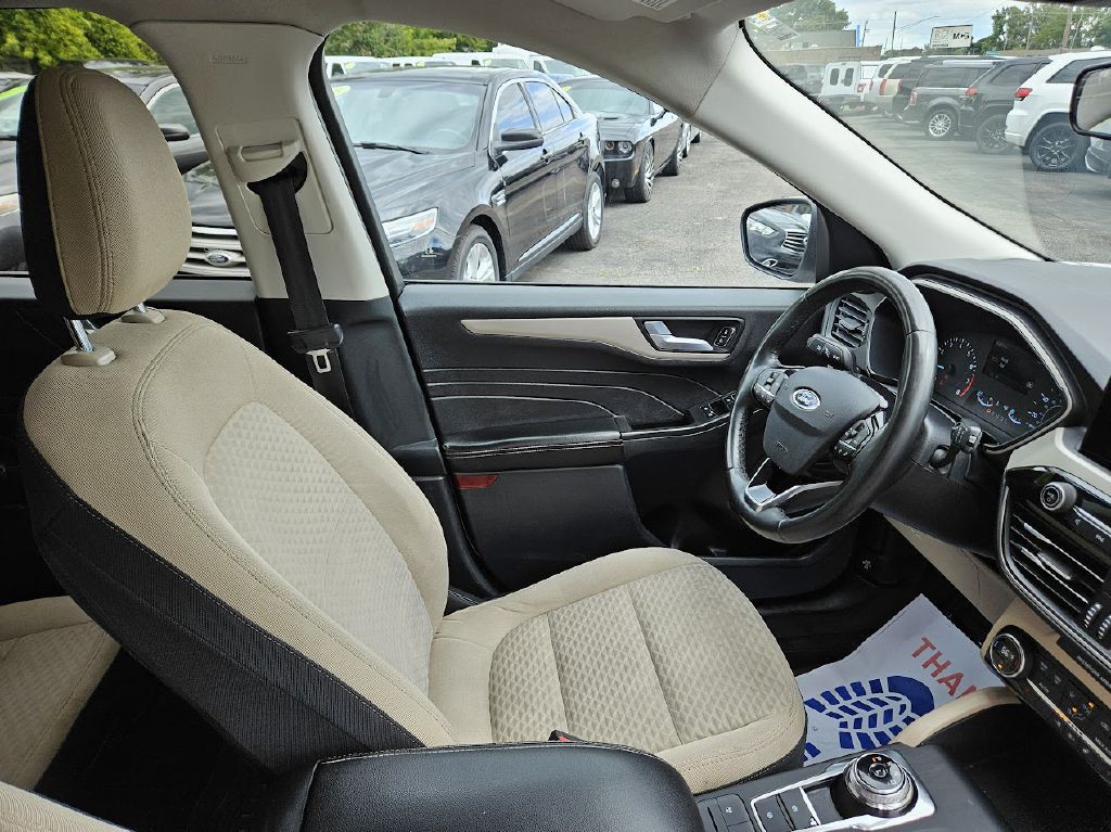 2021 Ford Escape Image 39