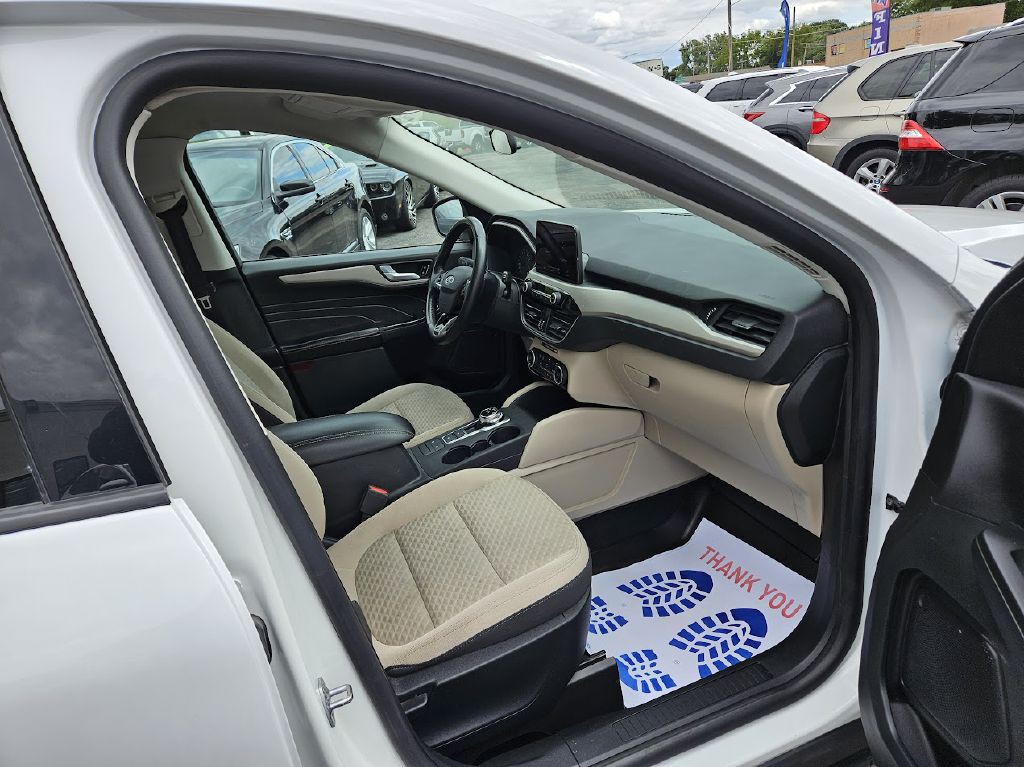 2021 Ford Escape Image 38