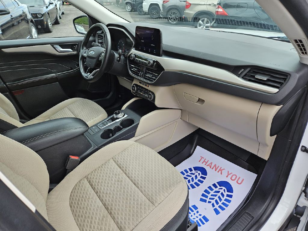 2021 Ford Escape Image 39