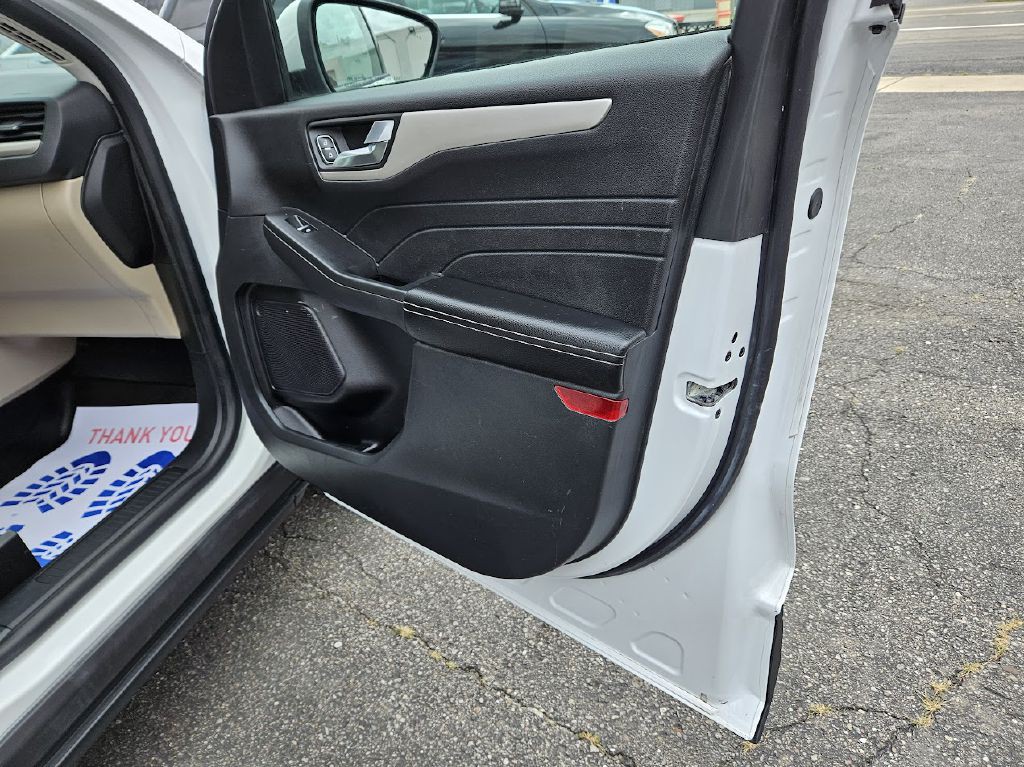 2021 Ford Escape Image 44