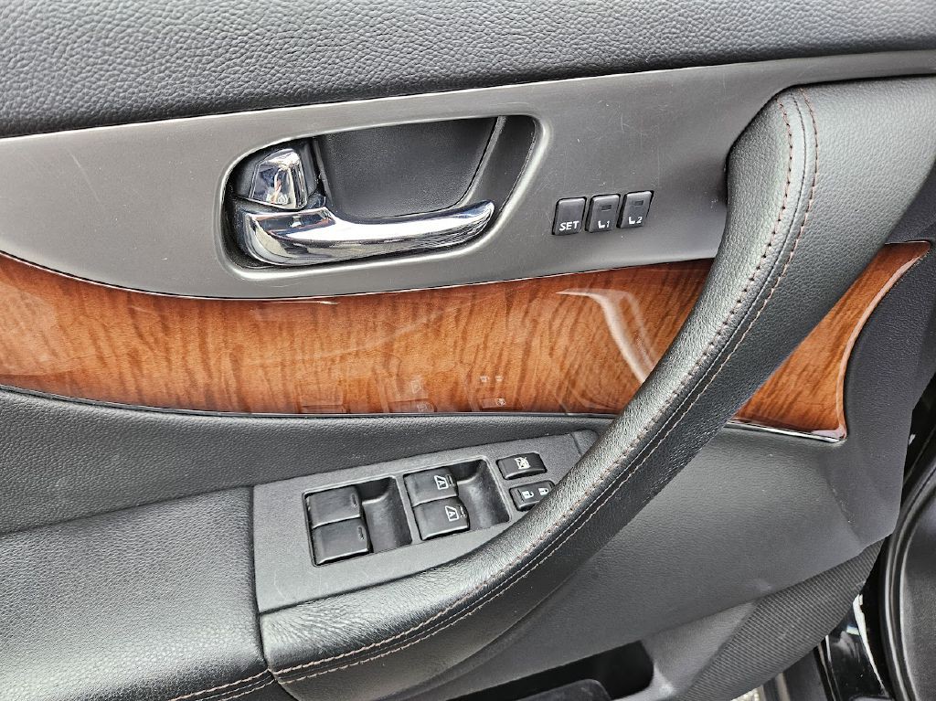 2014 INFINITI QX70 Image 18