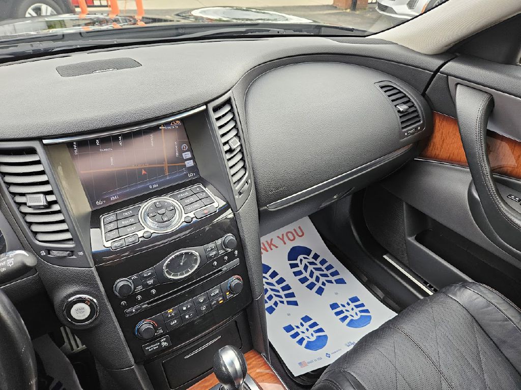 2014 INFINITI QX70 Image 25