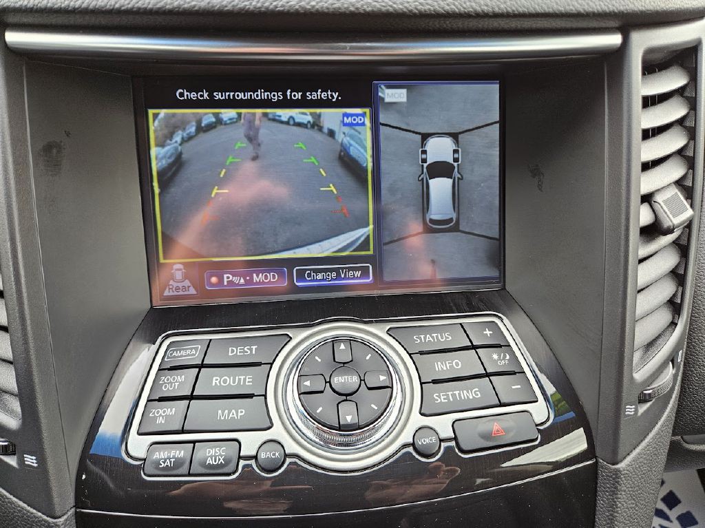 2014 INFINITI QX70 Image 28