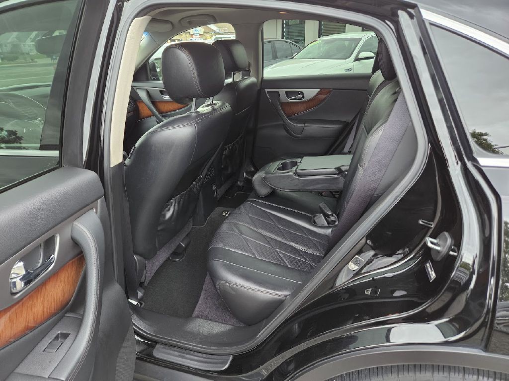 2014 INFINITI QX70 Image 33
