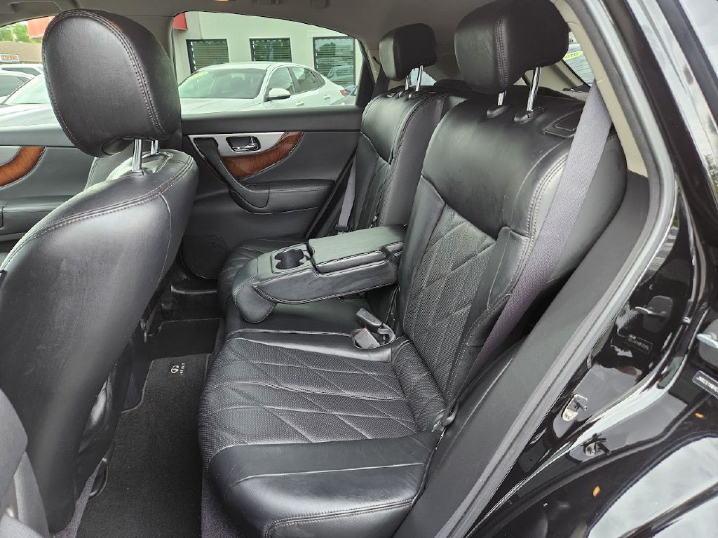 2014 INFINITI QX70 Image 34