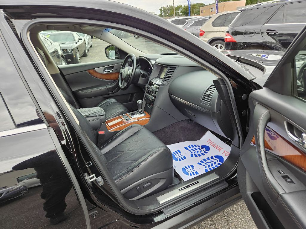 2014 INFINITI QX70 Image 38