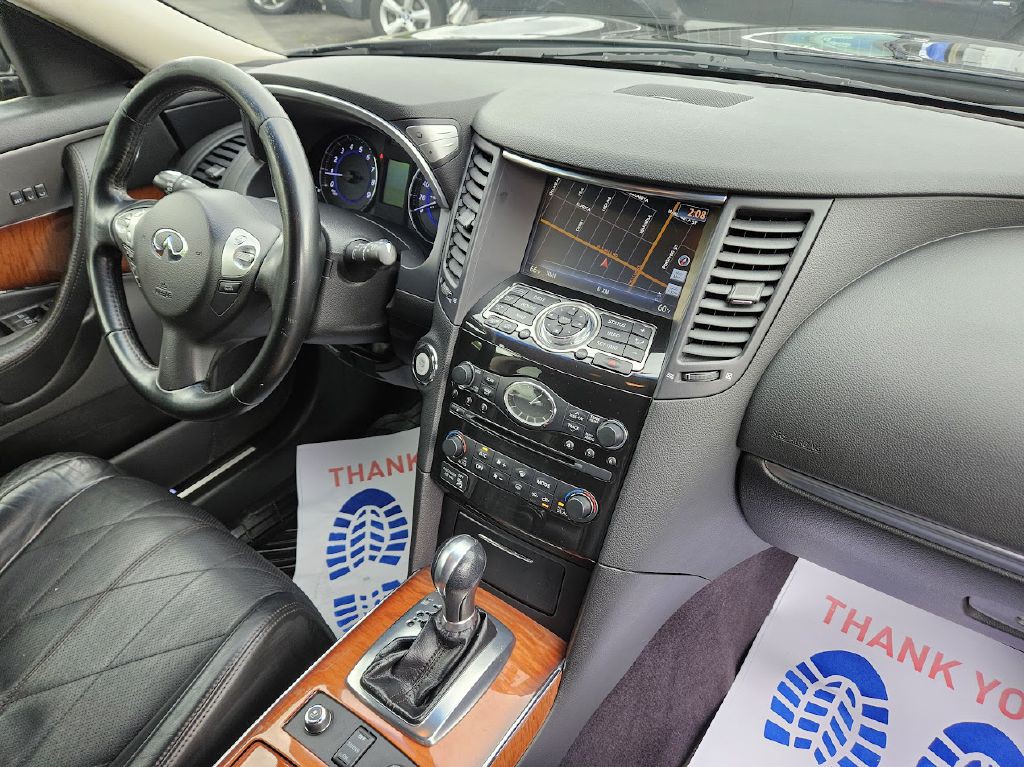 2014 INFINITI QX70 Image 40