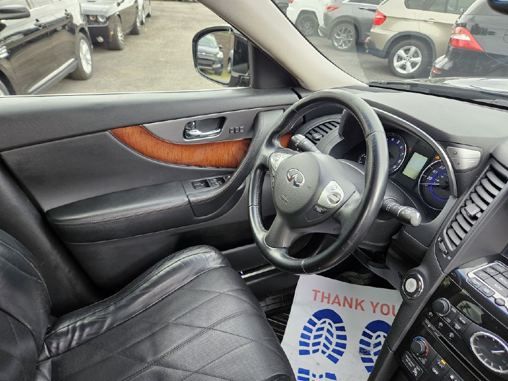 2014 INFINITI QX70 Image 41
