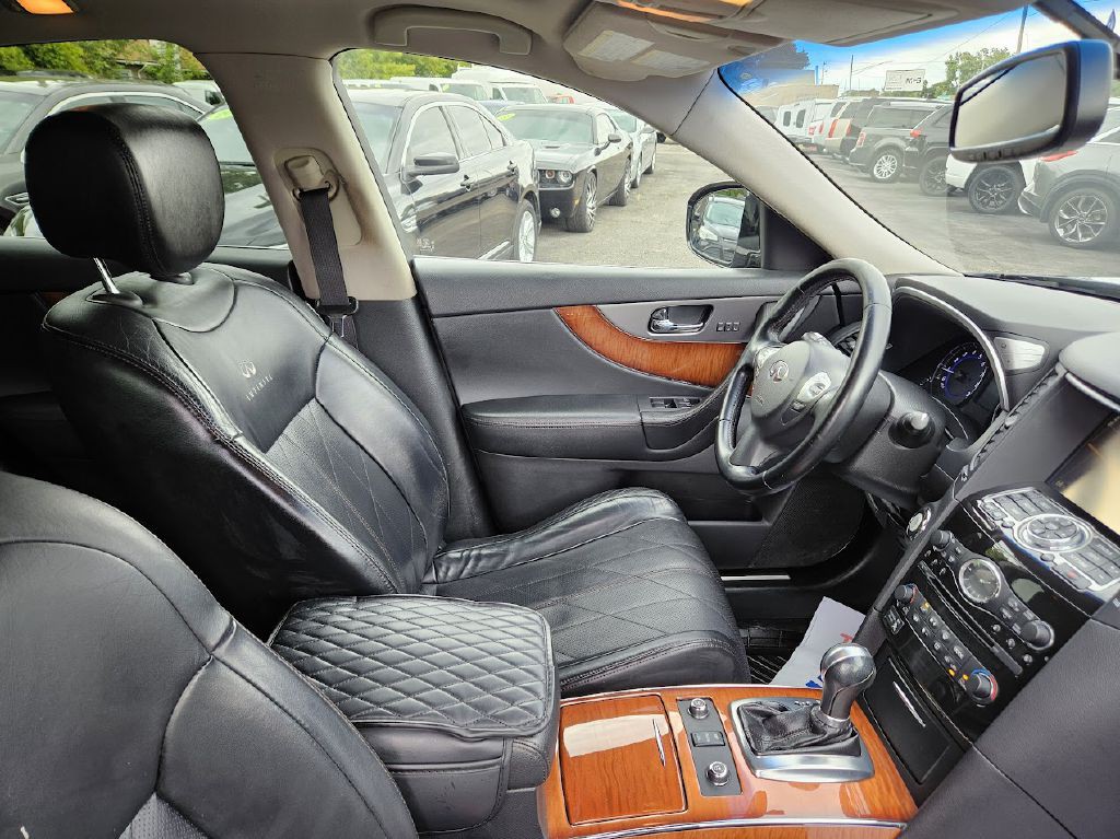 2014 INFINITI QX70 Image 42