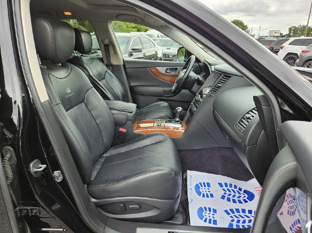 2014 INFINITI QX70 Image 43