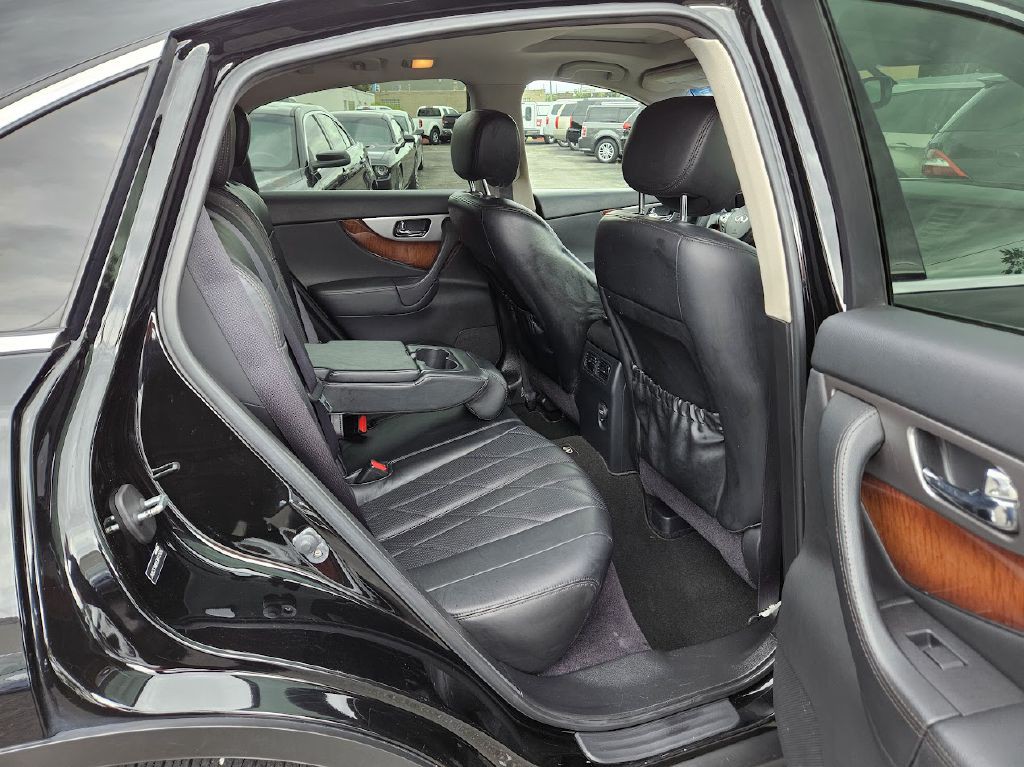 2014 INFINITI QX70 Image 45