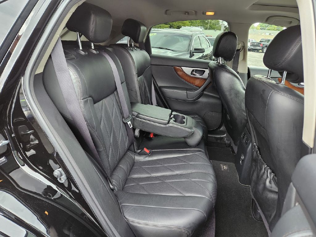 2014 INFINITI QX70 Image 46