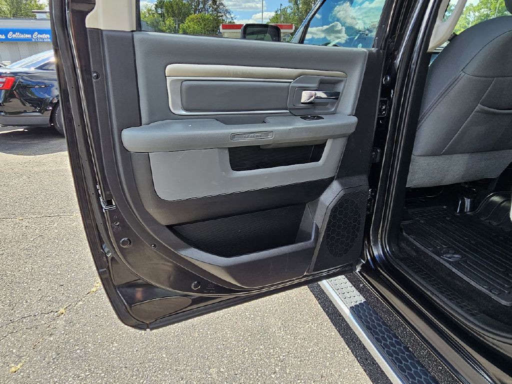 2016 RAM 1500 Image 32