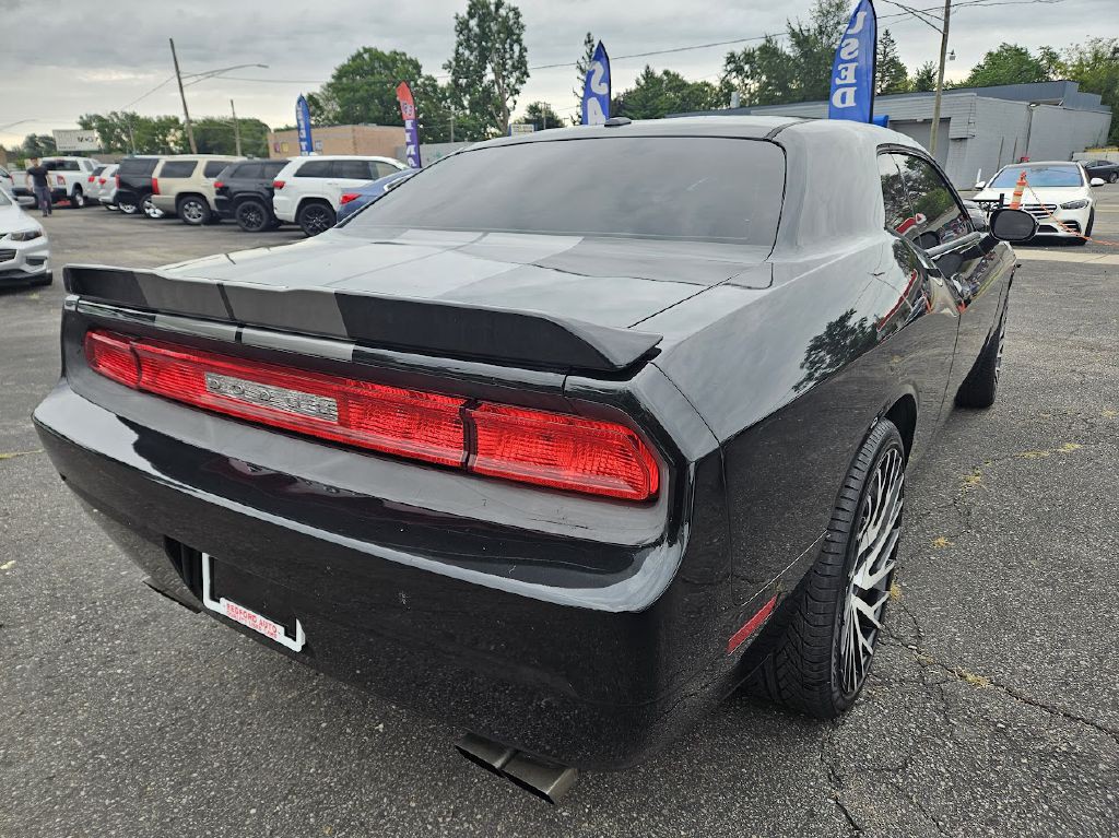 2010 Dodge Challenger Image 8
