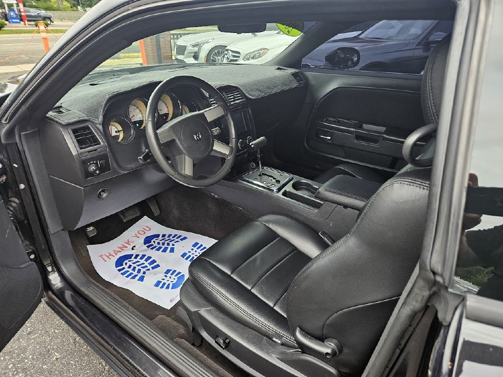 2010 Dodge Challenger Image 13