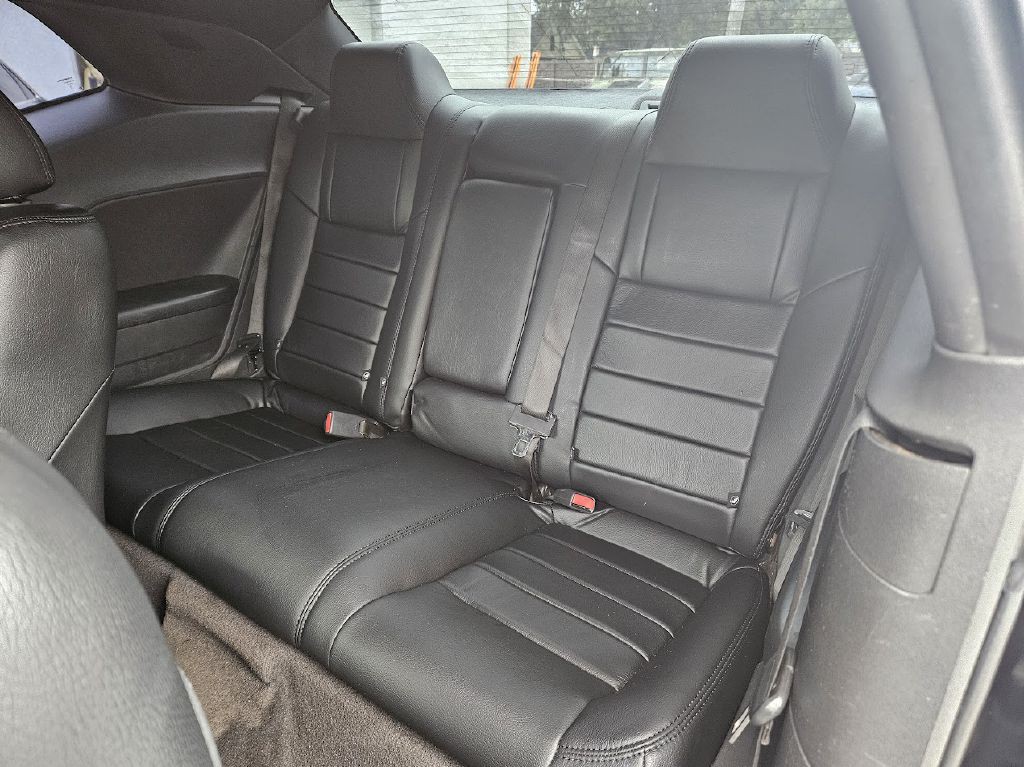 2010 Dodge Challenger Image 19