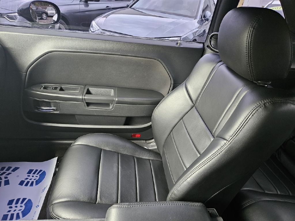 2010 Dodge Challenger Image 22