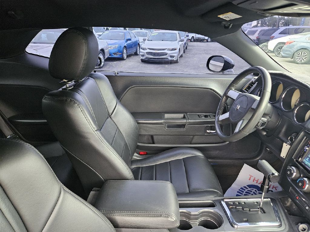2010 Dodge Challenger Image 32