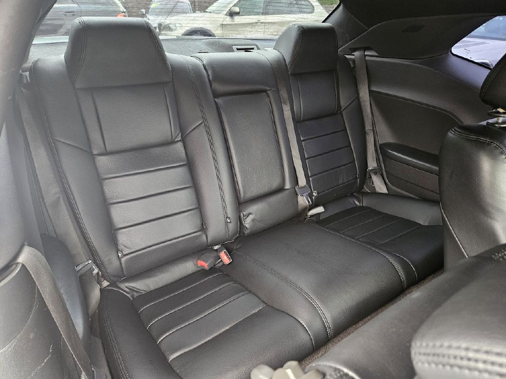 2010 Dodge Challenger Image 34