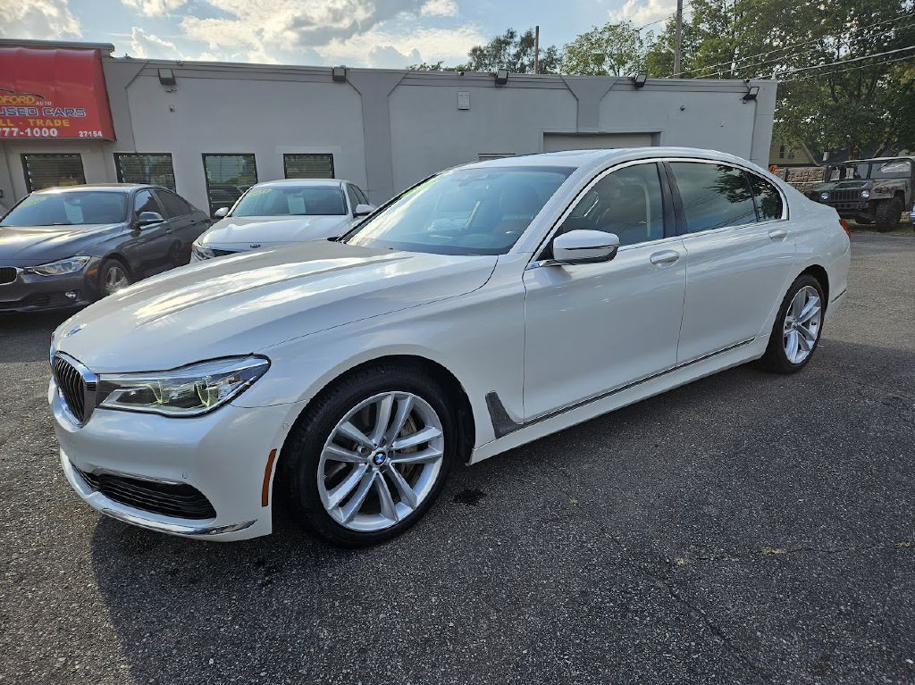 2017 BMW 7 Series Image 1