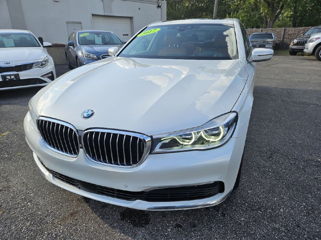 2017 BMW 7 Series Image 2