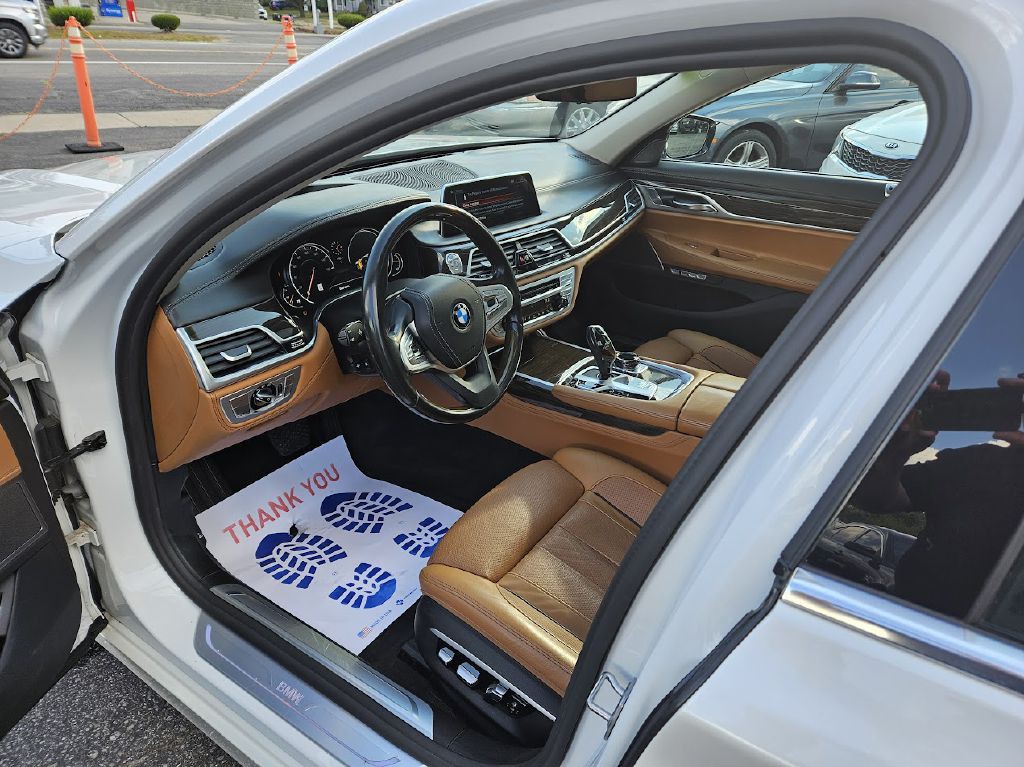 2017 BMW 7 Series Image 13
