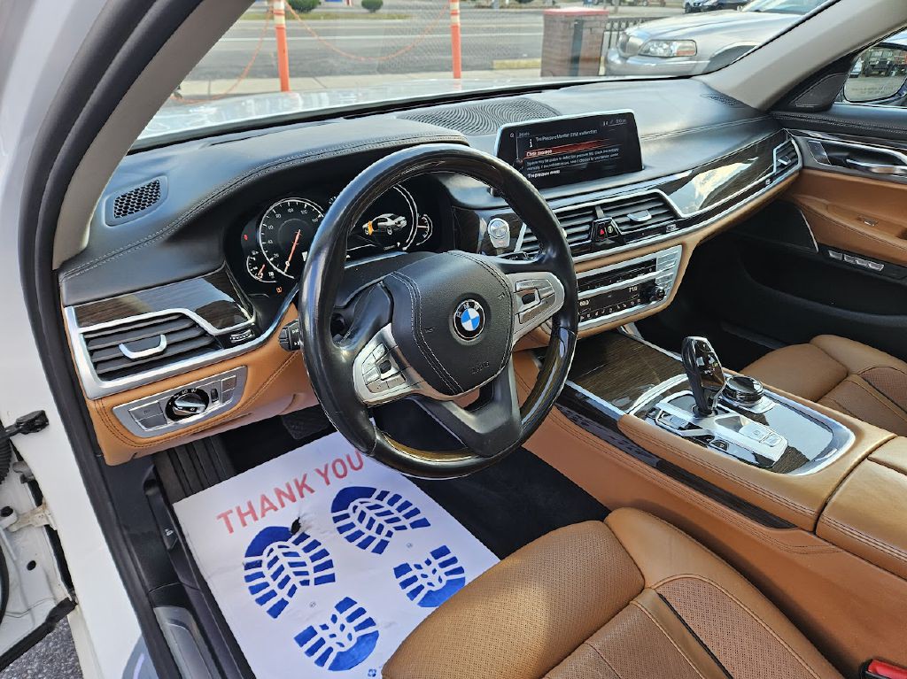 2017 BMW 7 Series Image 14