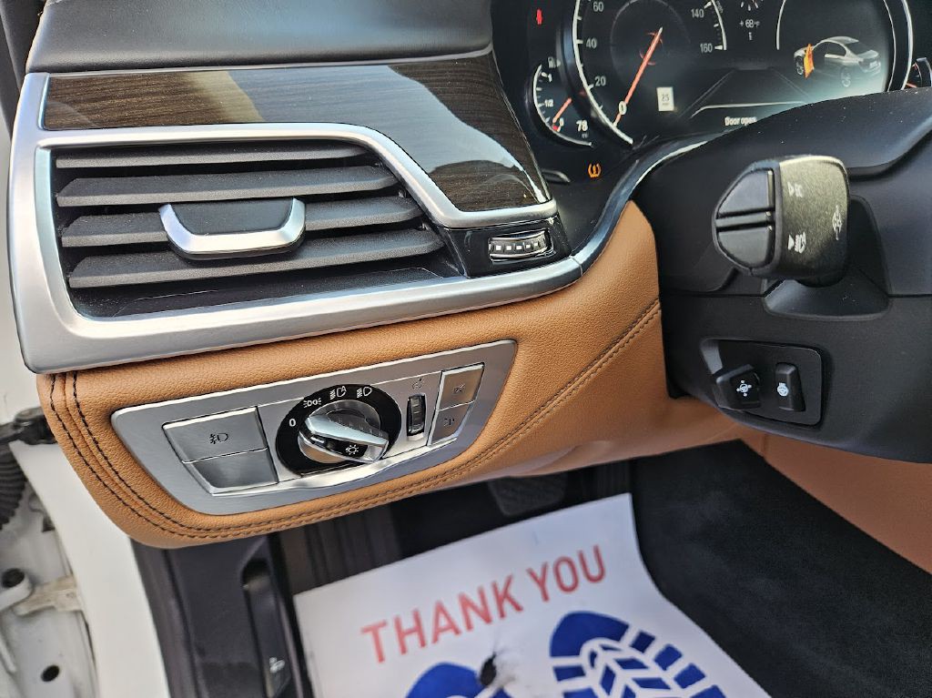 2017 BMW 7 Series Image 16