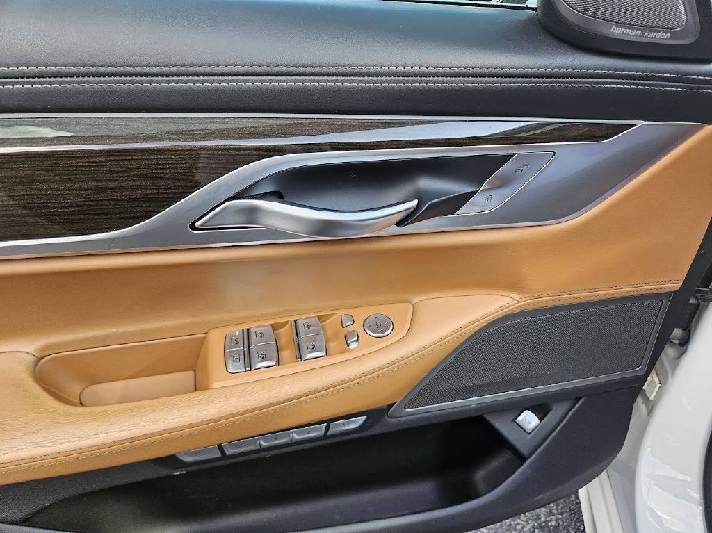 2017 BMW 7 Series Image 17