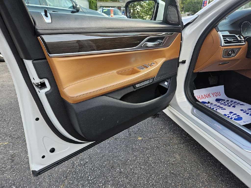 2017 BMW 7 Series Image 19
