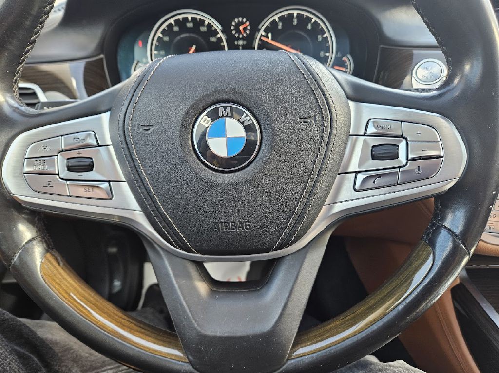 2017 BMW 7 Series Image 24