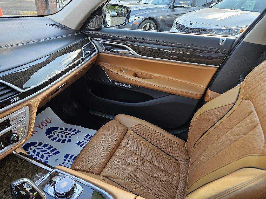 2017 BMW 7 Series Image 28
