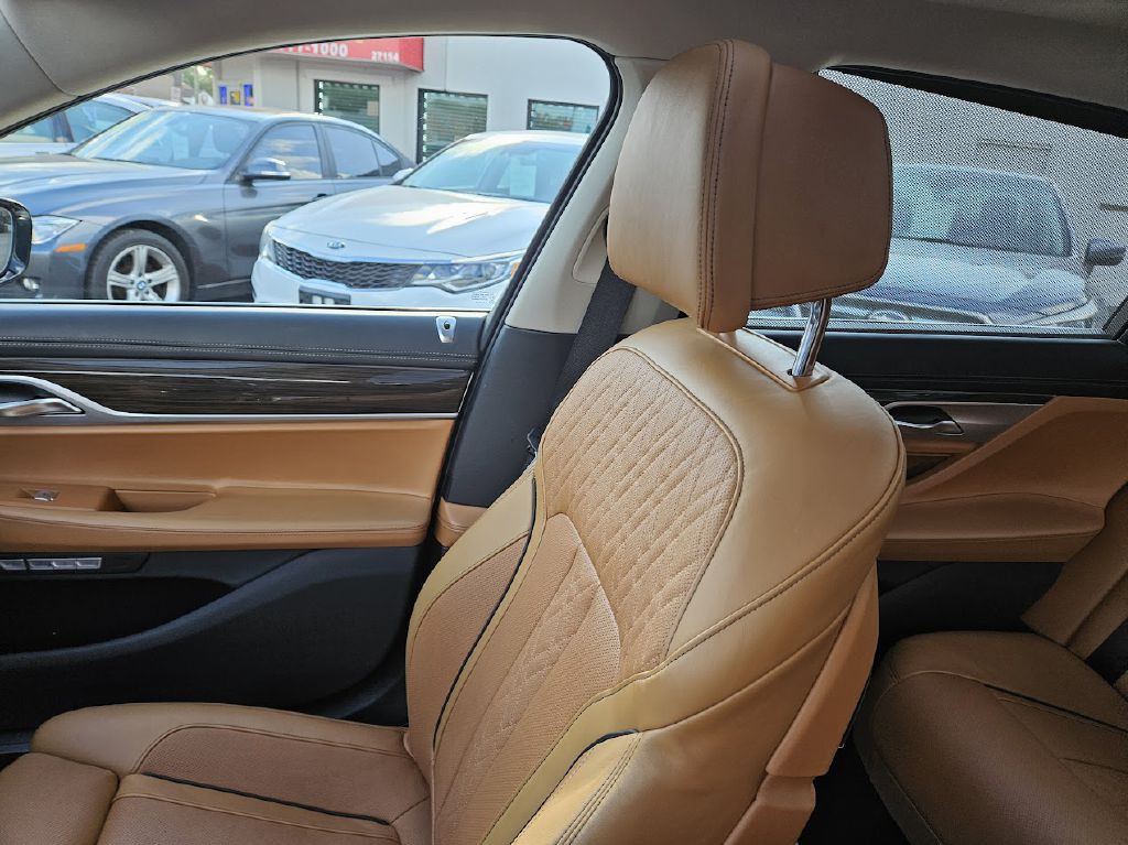 2017 BMW 7 Series Image 29