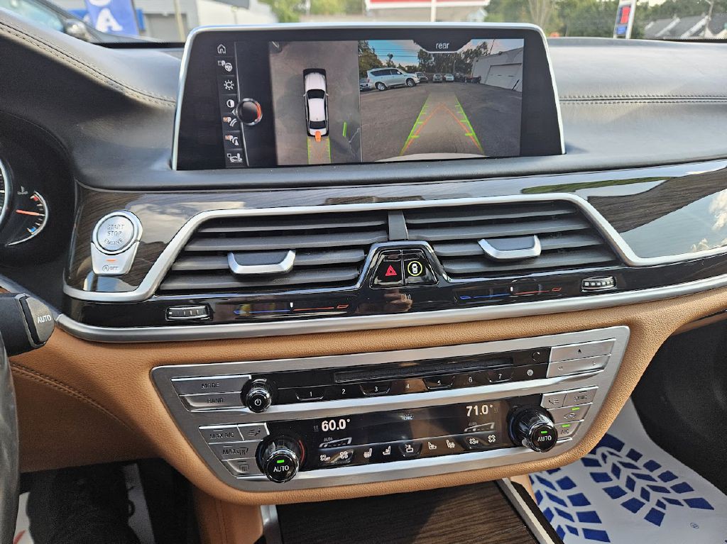 2017 BMW 7 Series Image 31